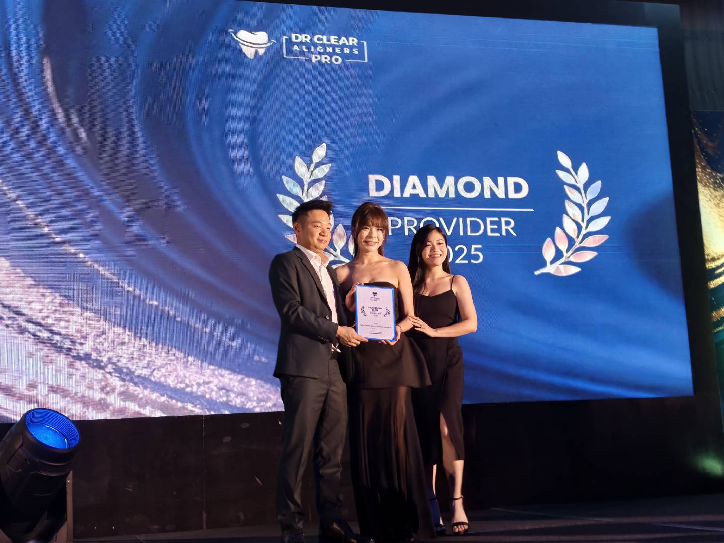 Dr Clear Aligners presenting the Diamond Provider 2025 award during DCA Awards Night