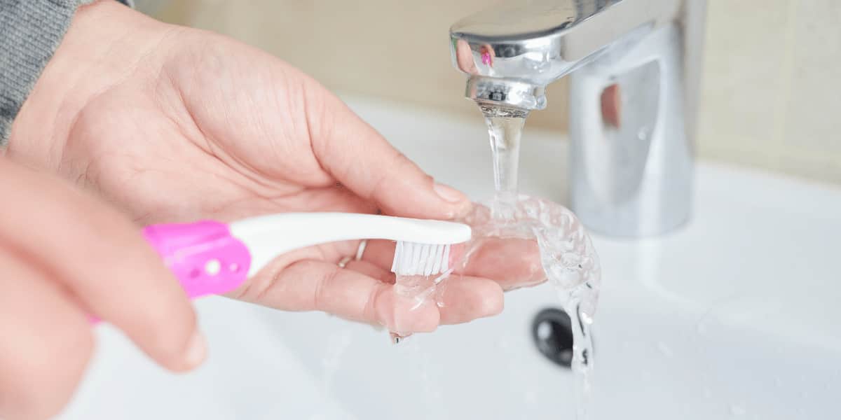cleaning aligner with water